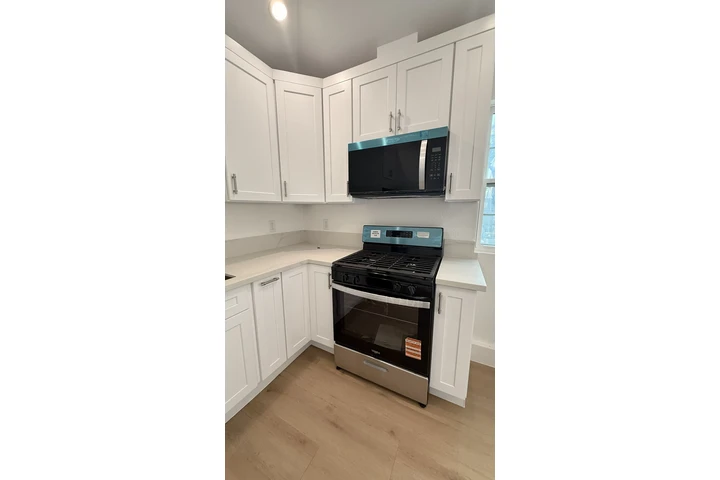 $2000 : ADU DE 1 RECÁMARA / 1 BAÑO image 1