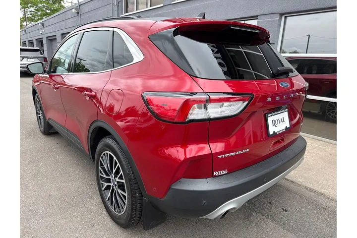 $23995 : 2022 Escape Titanium Plug-In image 5