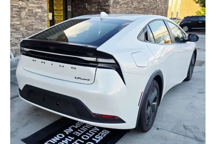 $23950 : 2023 Prius Prime SE image 6