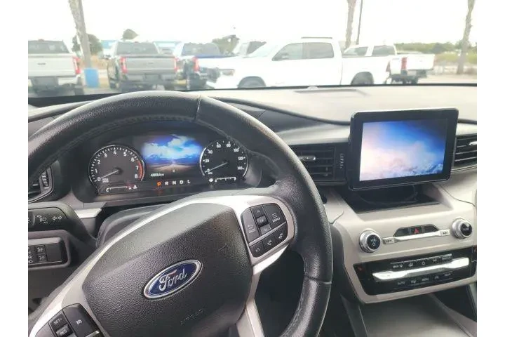 $28064 : Ford Explorer 2023 AWD XLT 4 image 10