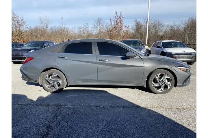 $20108 : Hyundai ELANTRA 2024 SEL 4dr image 8