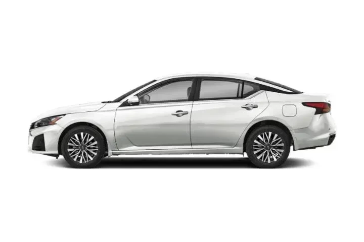 $17884 : Nissan Altima 2023 2.5 SV 4d image 3