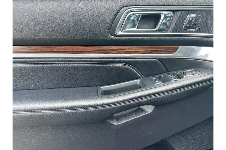 $13985 : Ford Explorer 2019 Limited 4 image 10