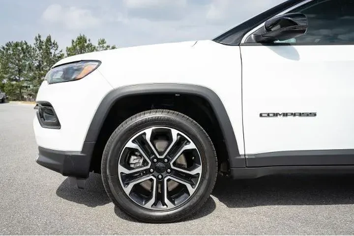 $27987 : Jeep Compass 2024 4x4 Limite image 4