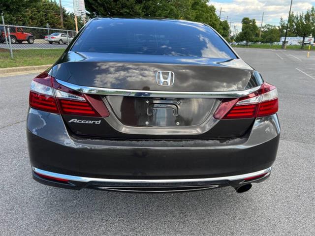 $9900 : 2016 Accord LX image 7