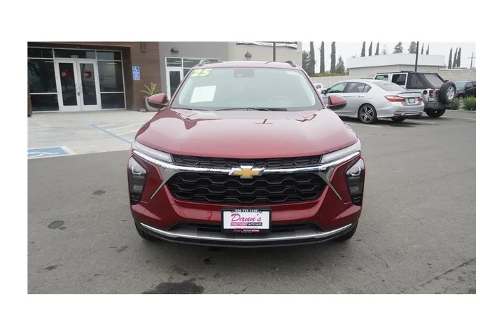 $22084 : 2025 Trax LT image 3