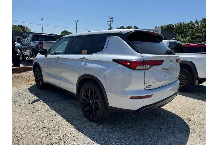 $24745 : Mitsubishi Outlander 2024 AW image 6