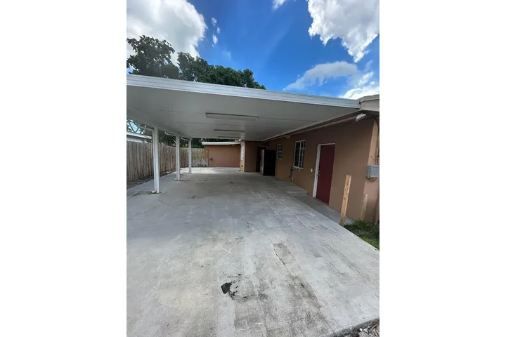 $1690 : North Miami 3 Bed & 2 Bath image 4