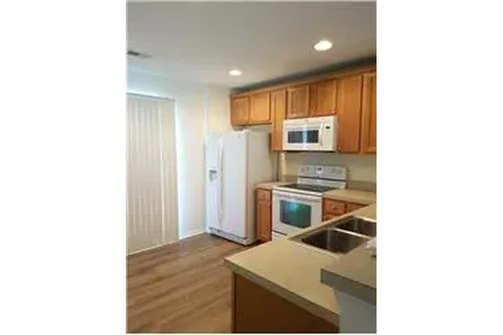 $1650 : Rental property with 2 bedro image 6