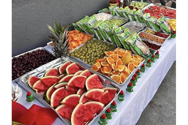 Mesa de frutas/tostilocos image 2
