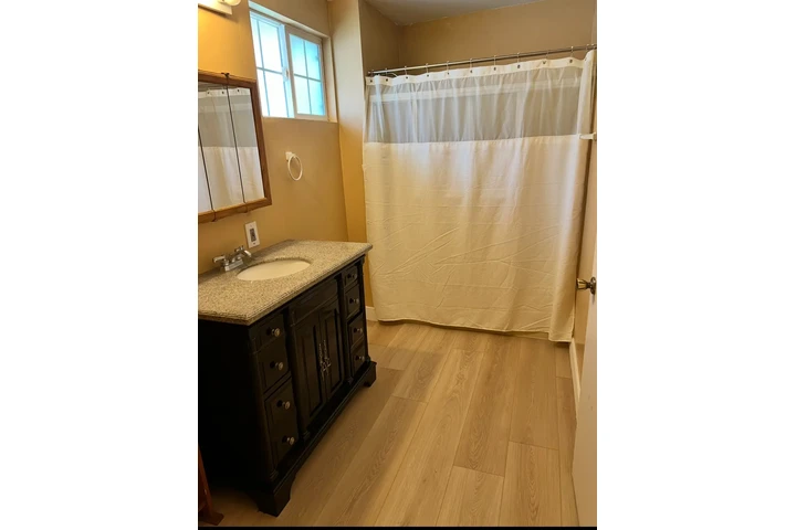 $1800 : Precioso Estudio de Renta image 4