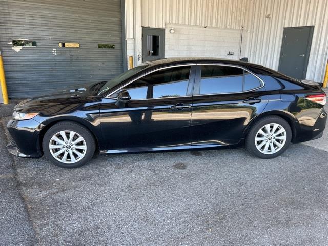 $15998 : PRE-OWNED 2018 TOYOTA CAMRY LE image 2