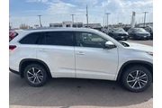 $23999 : 2017 Highlander XLE thumbnail