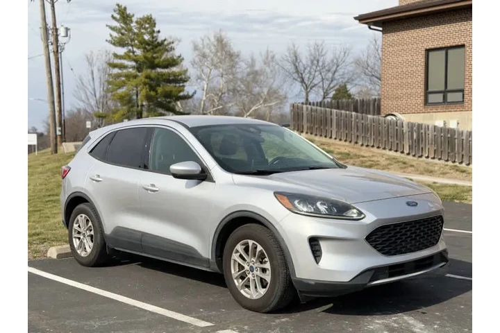 $5999 : 2020 Escape SE image 9