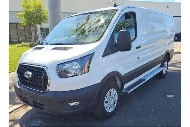 $33400 : Ford Transit 2024 250 3dr SW image 1