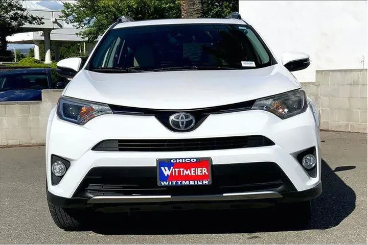 $17985 : Toyota RAV4 2017 AWD XLE 4dr image 3
