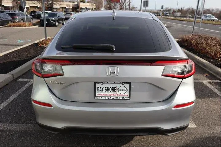 $21825 : Honda Civic 2024 LX 4dr Hatc image 7