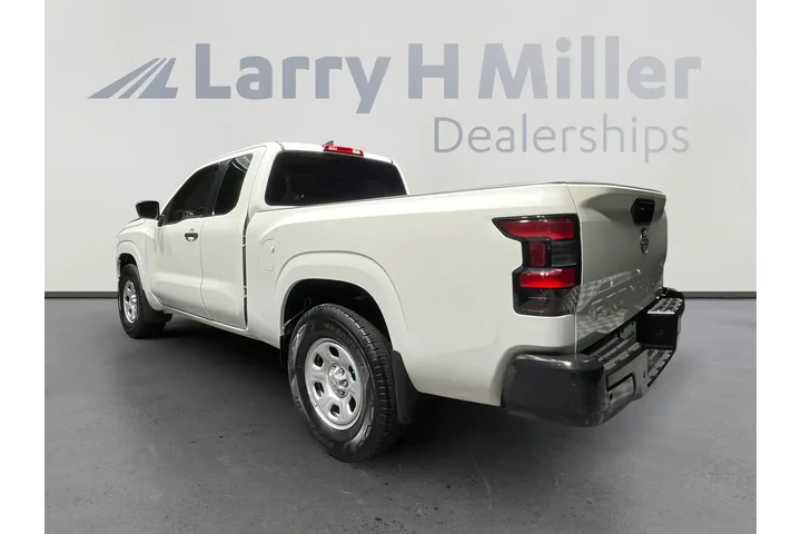 Nissan Frontier 2024 4x2 S 4 image 3