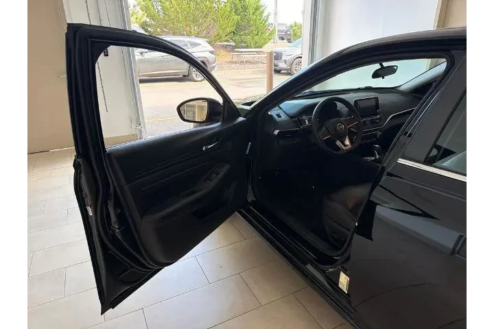 $24481 : Nissan Altima 2022 2.0 SR 4d image 9