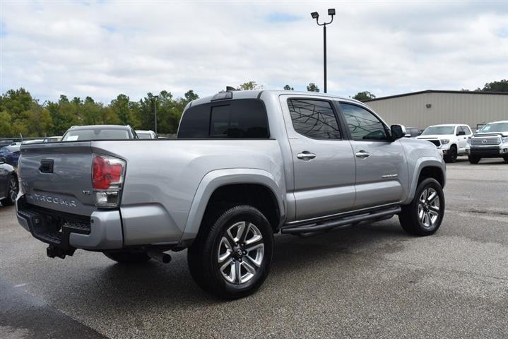 2017 Tacoma Limited image 10