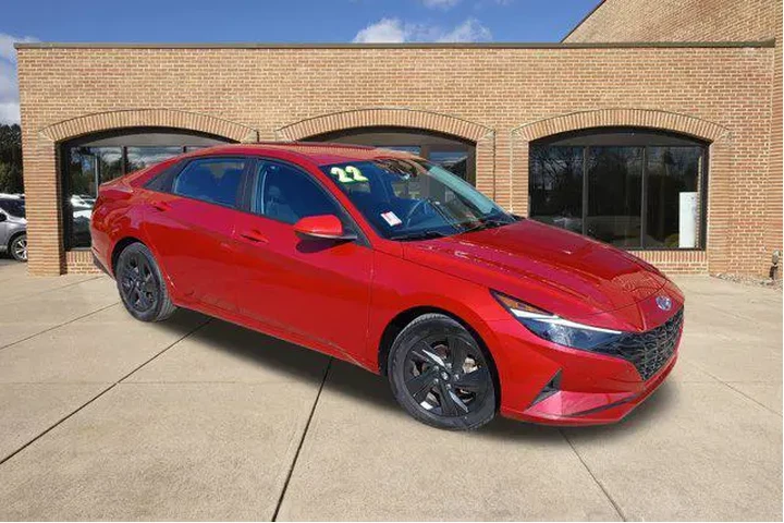 $19800 : Hyundai ELANTRA 2022 SEL 4dr image 1