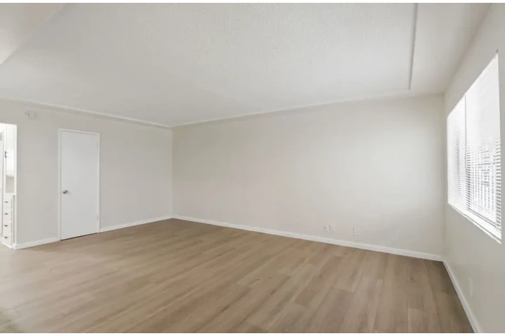 $1965 : 2Bedroom 1Bath Apt In Downey image 2