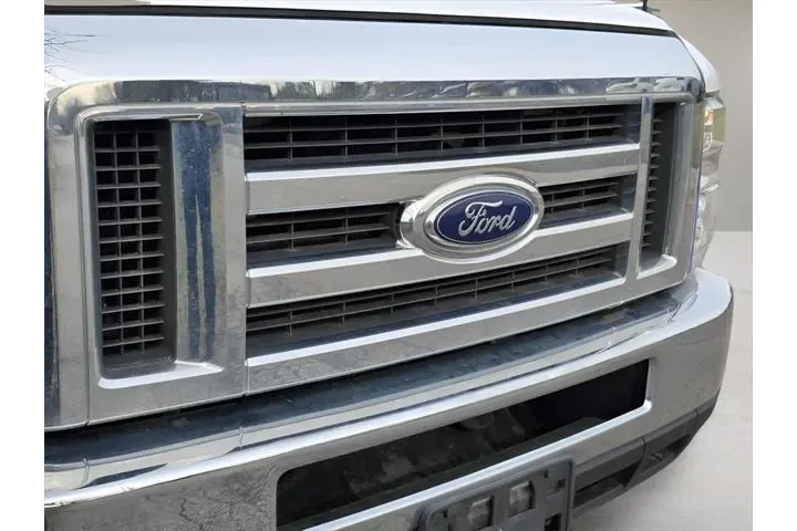 $21466 : Ford E-Series 2019 E-350 SD image 9