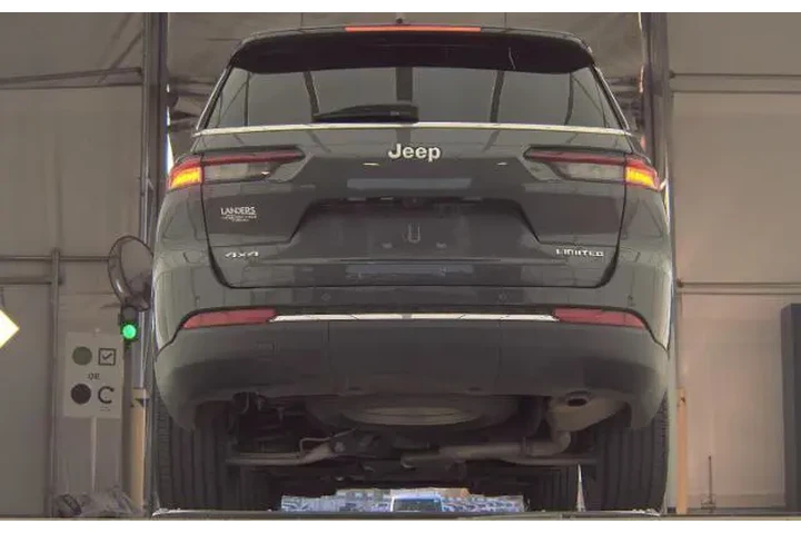 $35995 : Jeep Grand Cherokee L 2024 4 image 5