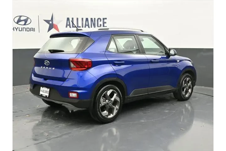 $18988 : Hyundai VENUE 2024 SEL 4dr C image 8