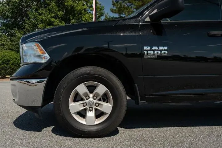 $31559 : Ram 1500 Classic 2024 4x4 SL image 4