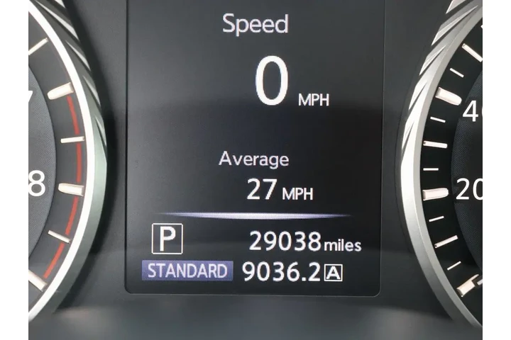 $33500 : INFINITI Q60 LUXE image 1