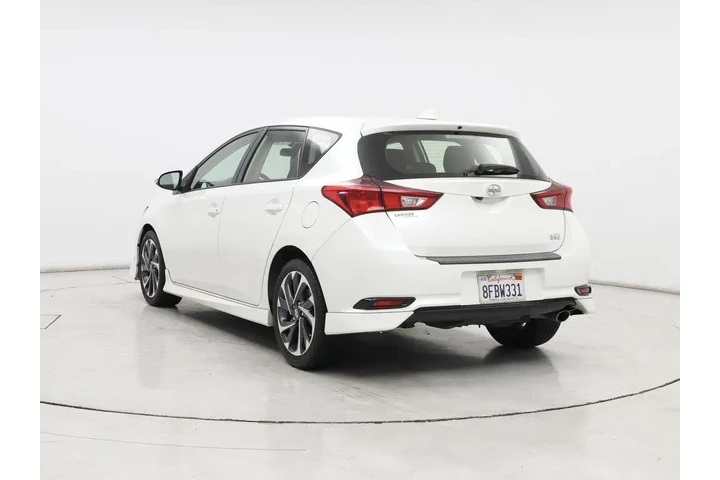 $13998 : Scion iM 2016 4dr Hatchback image 2