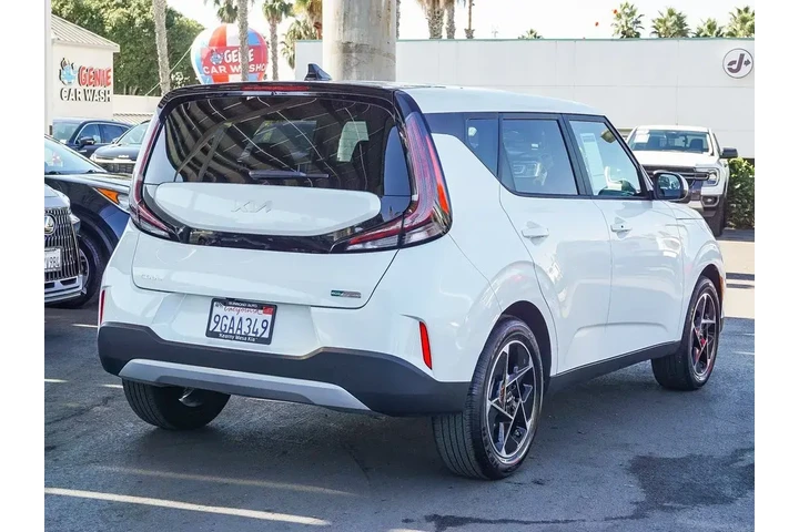 $19692 : Kia Soul 2023 EX 4dr Crossov image 9