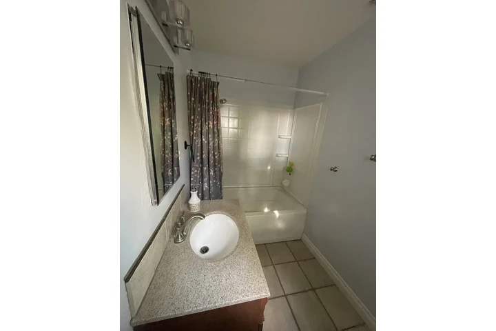 $900 : Updated Single Family home image 3