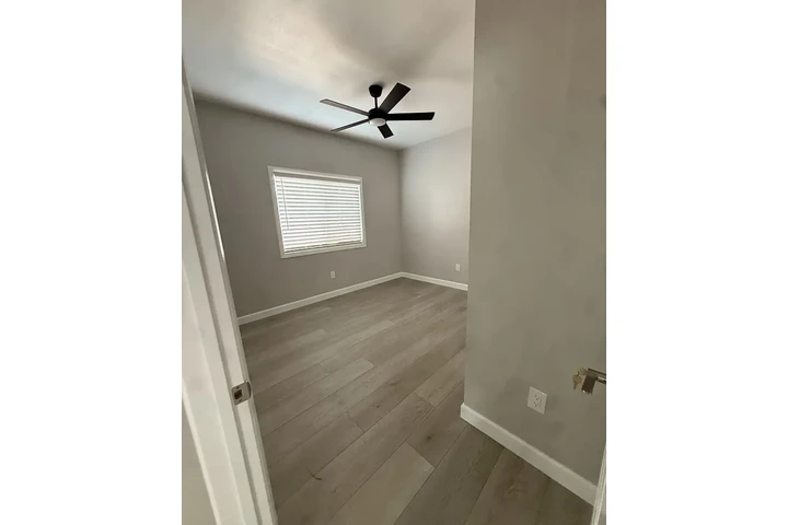 $900 : newer cabinetry, quartz-style image 5