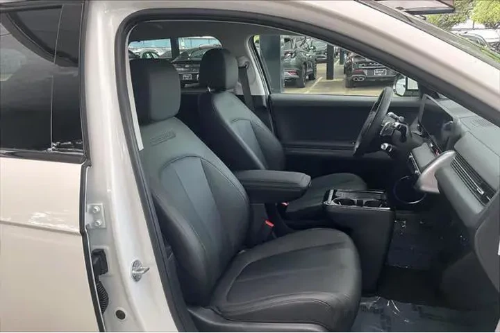 $39223 : Hyundai IONIQ 5 2025 Limited image 8