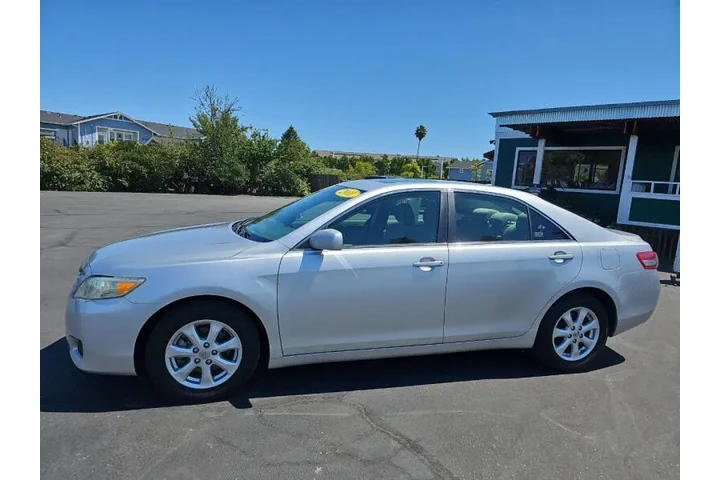 $11995 : 2011 Camry LE image 3