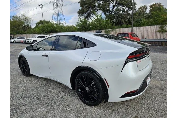 $33400 : Toyota Prius 2026 Nightshade image 5