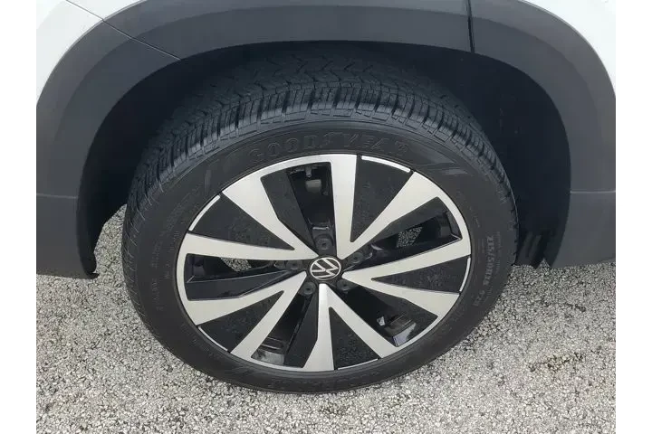 $19991 : Volkswagen Taos 2024 SE 4dr image 6