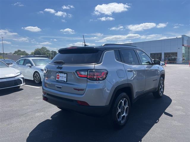 $24800 : PRE-OWNED 2022 JEEP COMPASS T image 7