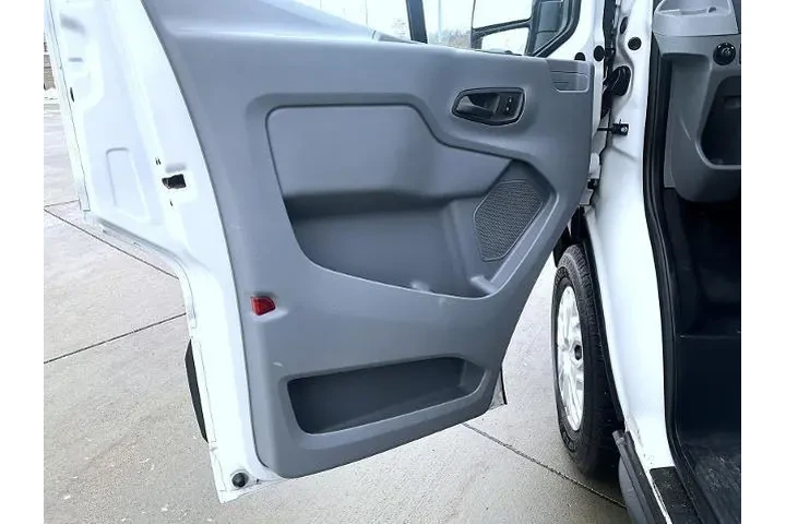 $17945 : Ford Transit 2017 250 3dr LW image 9