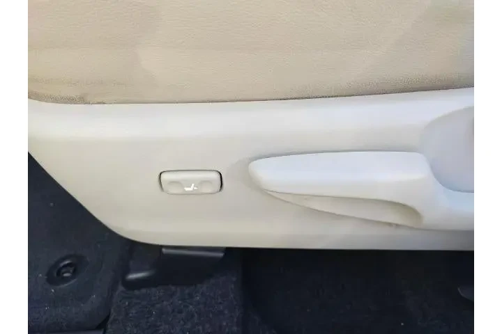 $14000 : Toyota Prius v 2014 Five 4dr image 7