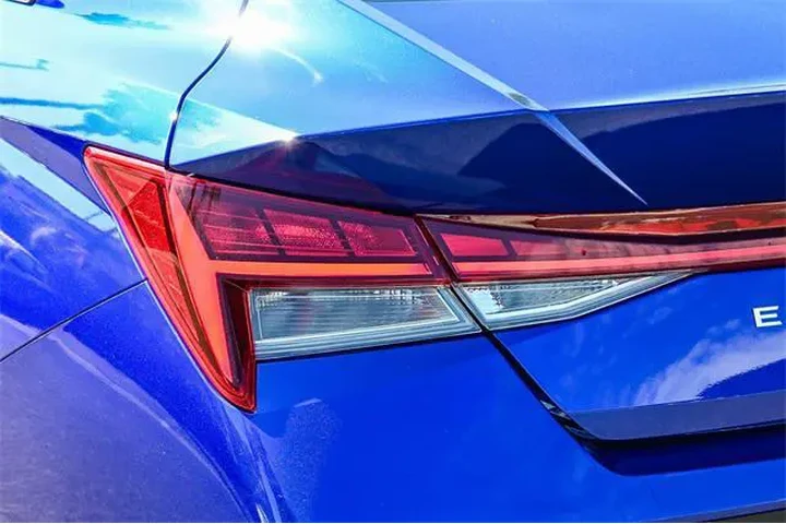 $23000 : Hyundai ELANTRA 2025 SEL Con image 9