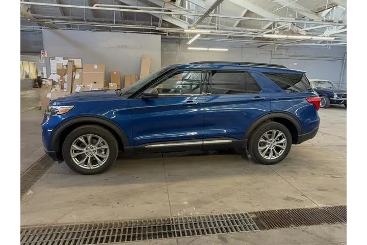 $34990 : Ford Explorer 2022 AWD XLT 4 image 2