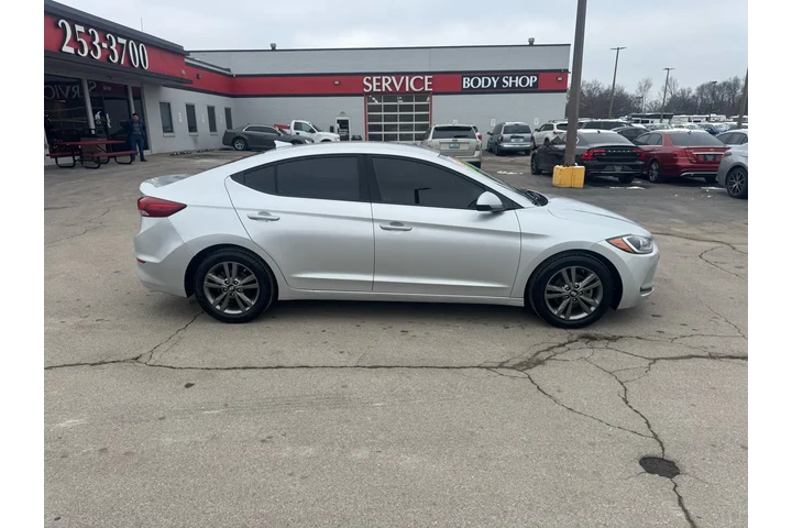 $8980 : 2018 Elantra SEL 2.0L Auto SU image 1