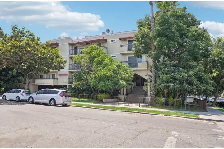 $2650 : Los Angeles image 1