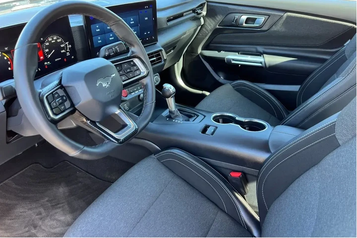 $35430 : Ford Mustang 2025 EcoBoost 2 image 10