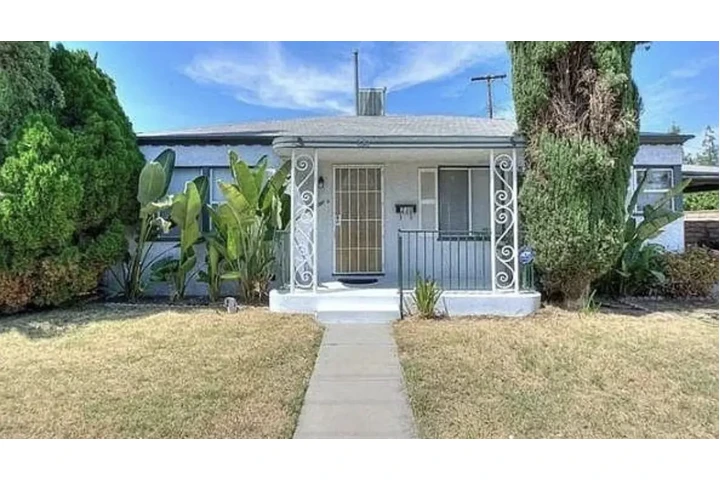 $890 : Fully Remodeled kitchen home image 1