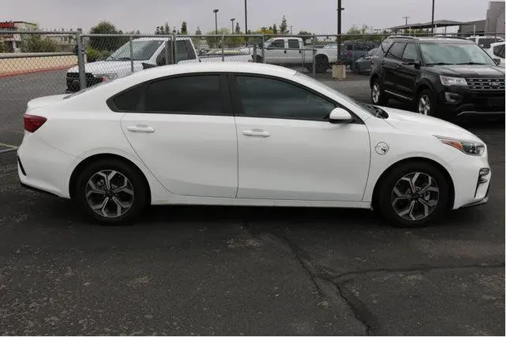 $14776 : Kia Forte 2021 FE 4dr Sedan image 5
