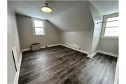 $600 : Rental property with 2 bedro thumbnail
